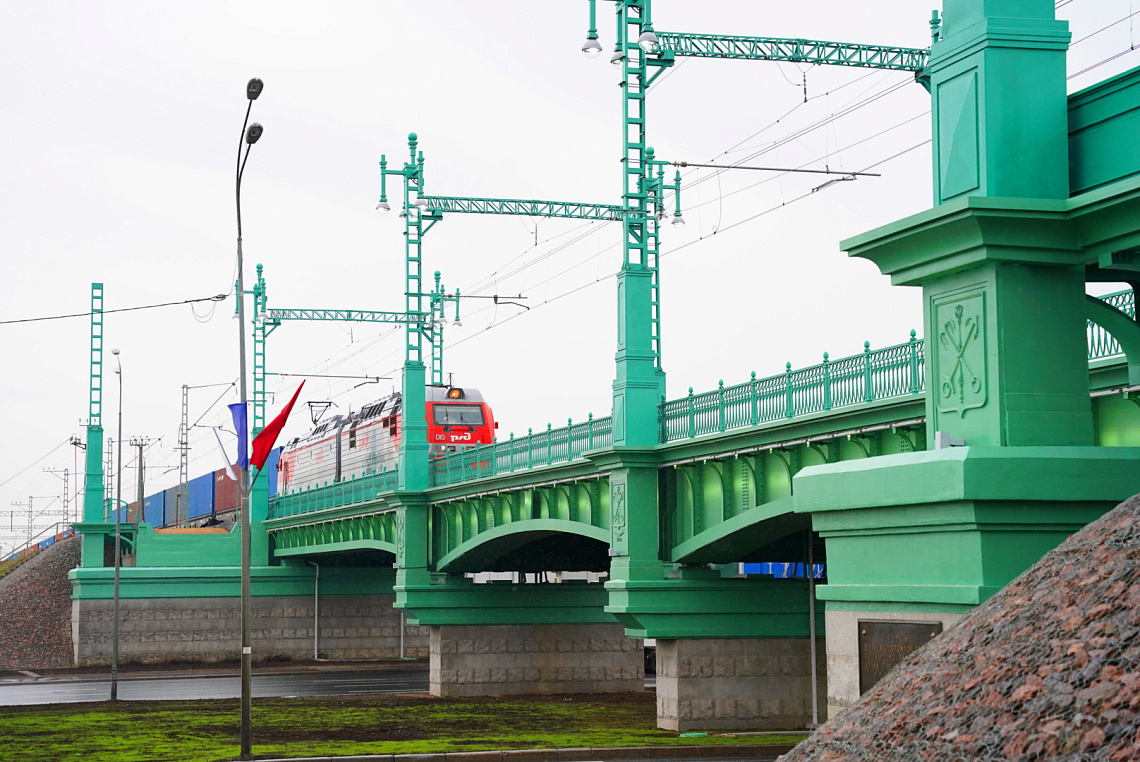 В Санкт-Петербурге завершилась реконструкция железнодорожного путепровода над Пулковским шоссе