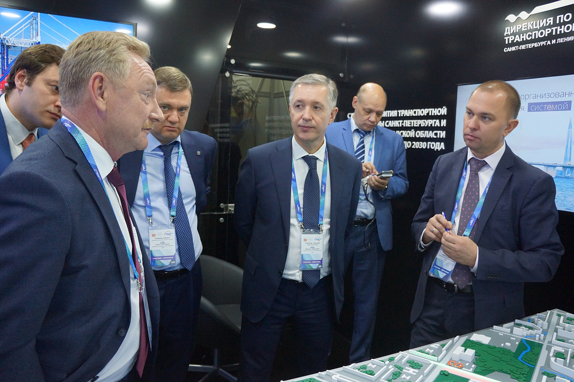 Заместителю Министра транспорта РФ Николаю Захряпину презентовали проект перспективной трамвайной линии в Кудрово