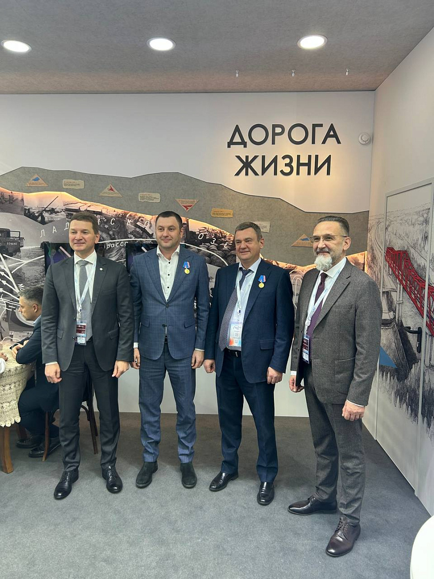 Ведомственные награды Минтранса России вручили на стенде Дирекции 